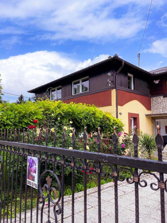 Adella Appartamento Sarajevo Esterno foto